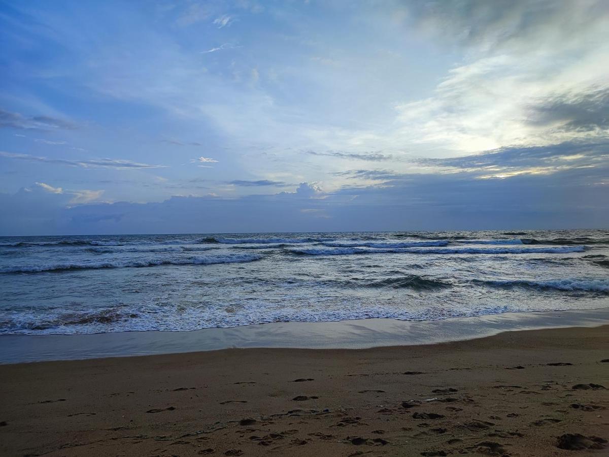 Hotel Candolim Aloft Bagian luar foto