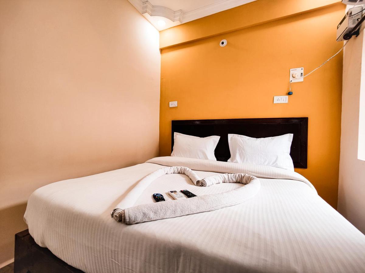 Hotel Candolim Aloft Bagian luar foto