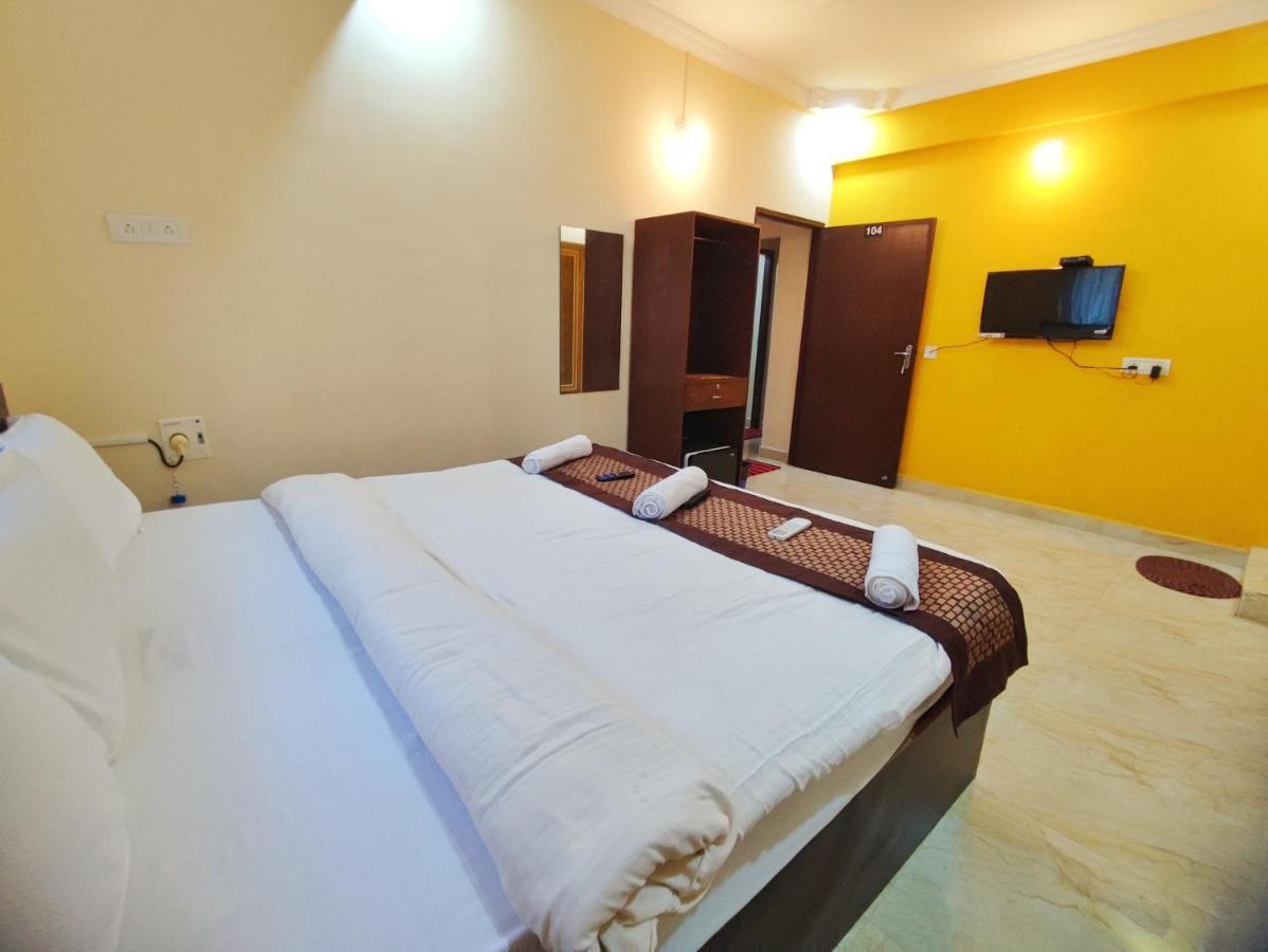 Hotel Candolim Aloft Bagian luar foto