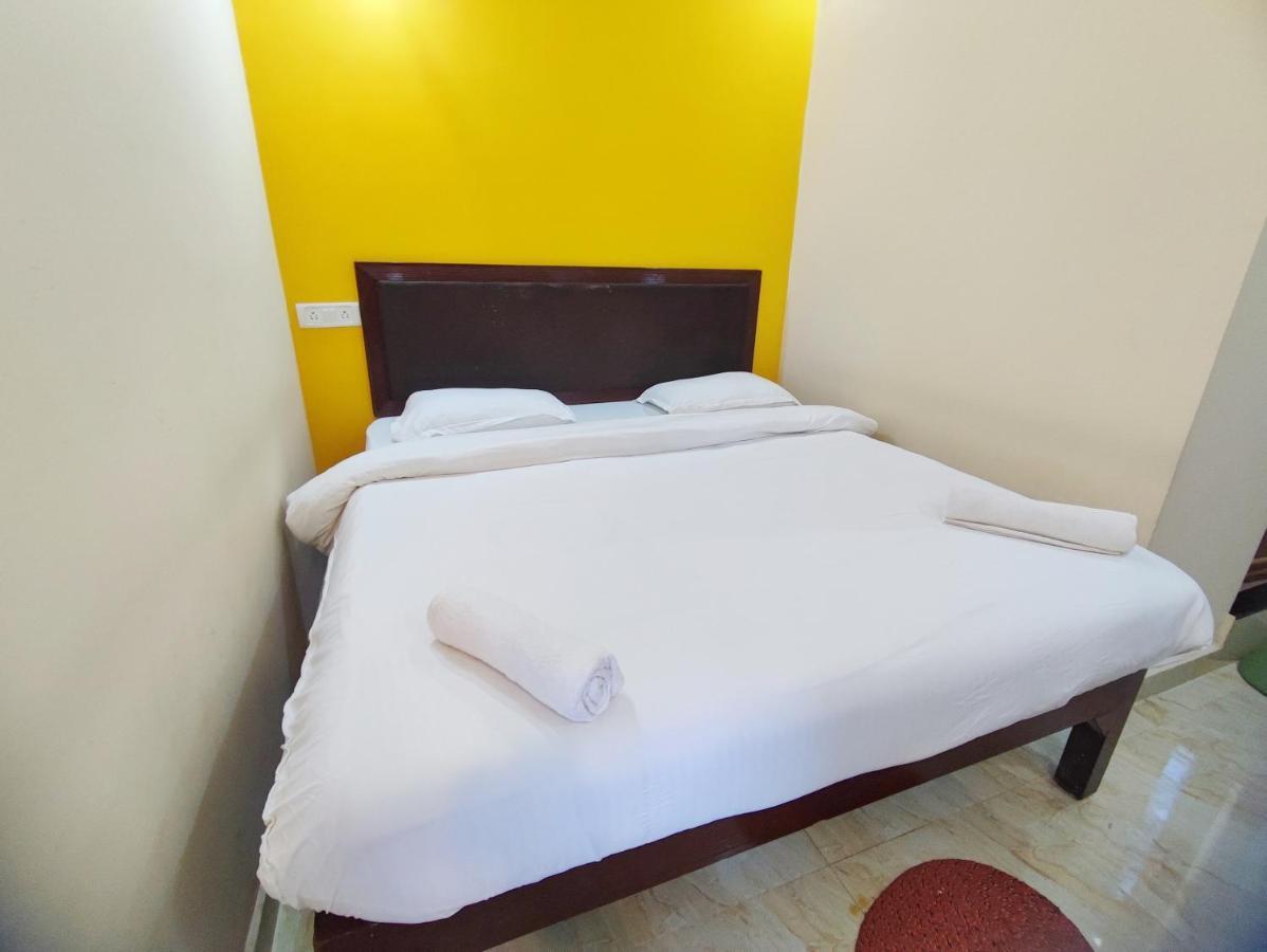 Hotel Candolim Aloft Bagian luar foto